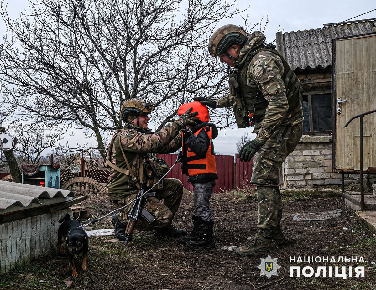 Зображення до посту З Мар’їнської та Очеретинської громад евакуювали всіх дітей, — поліція Донеччини (ВІДЕО)