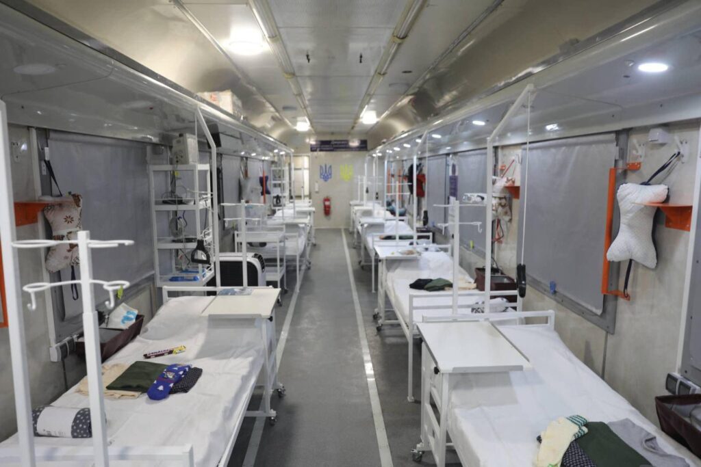 ВСУ получат от Укрзализныци еще четыре медицинских вагона для эвакуации раненых военных