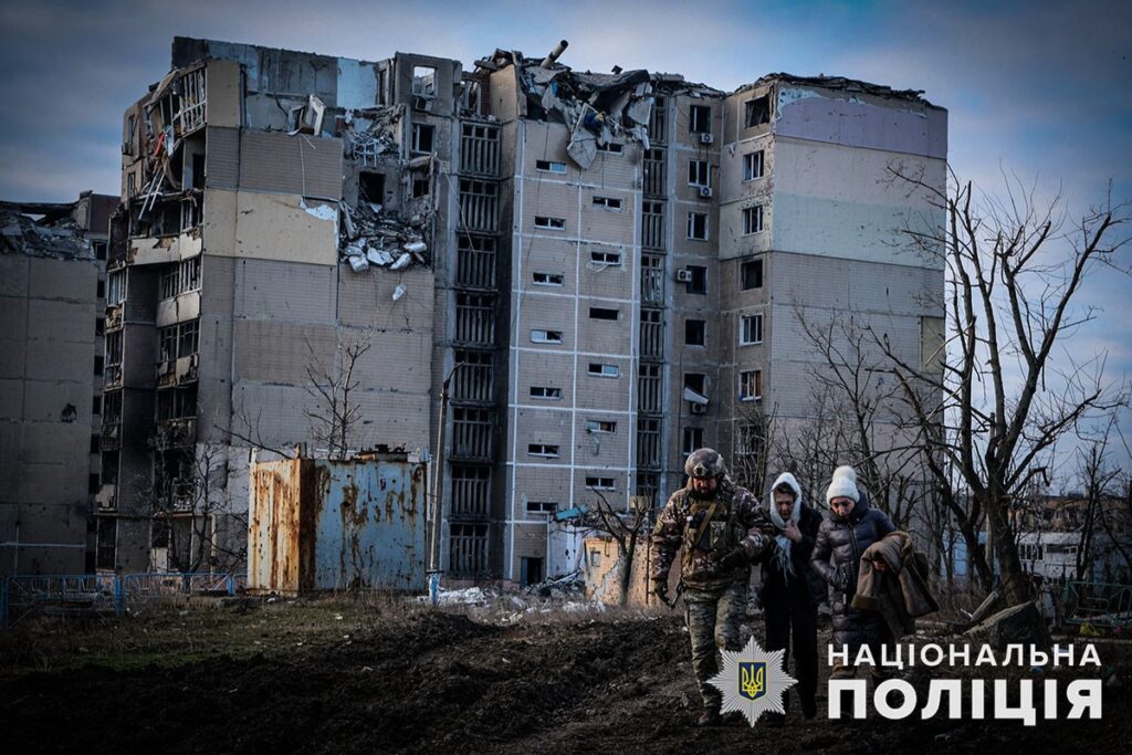 В Угледаре не осталось ни одного уцелевшего здания, однако остаются 111 гражданских, которые живут в подвалах (ВИДЕО)