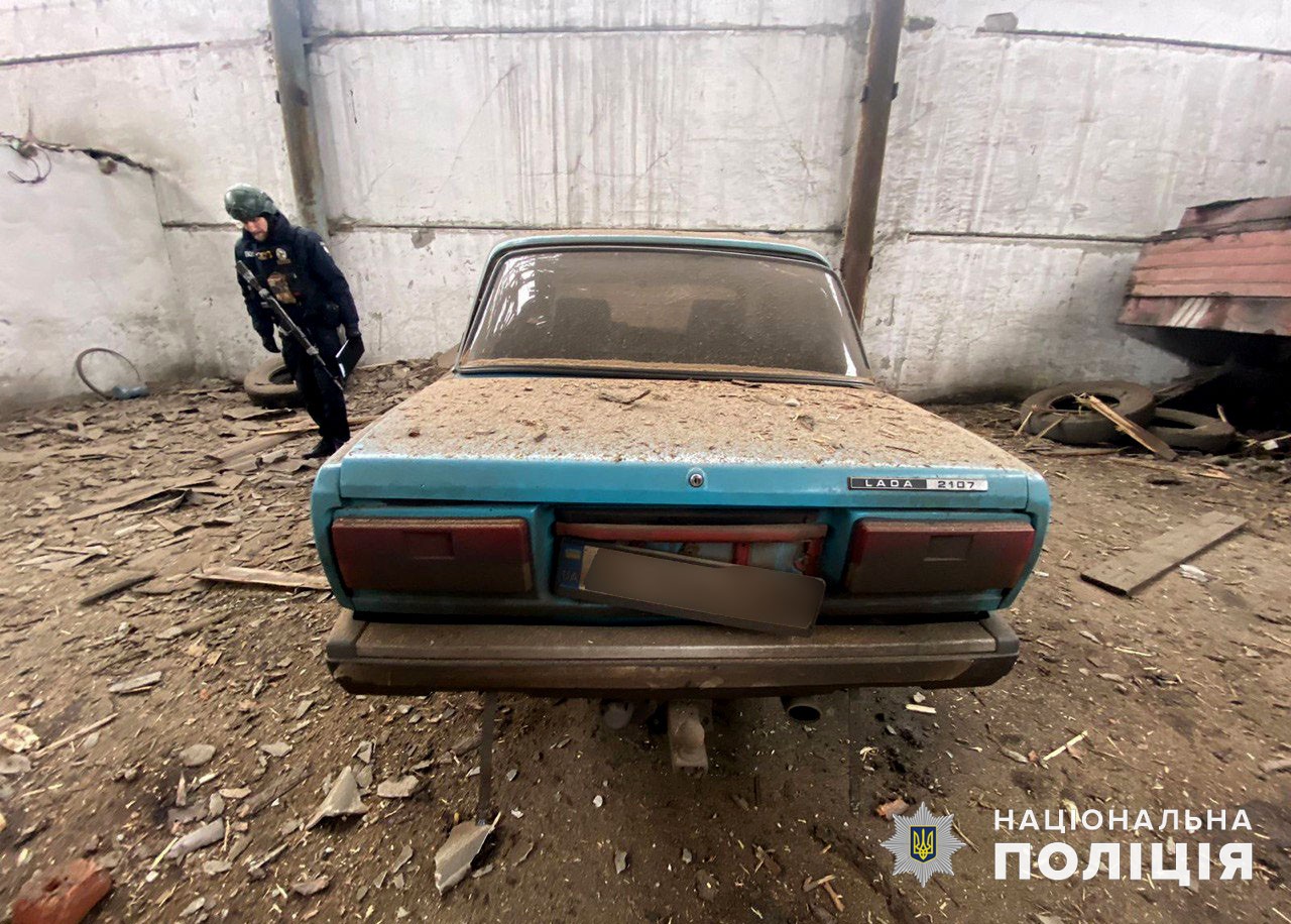 Автомобіль у Донецькій області, який постраждав від російського обстрілу 2 лютого 2024 року