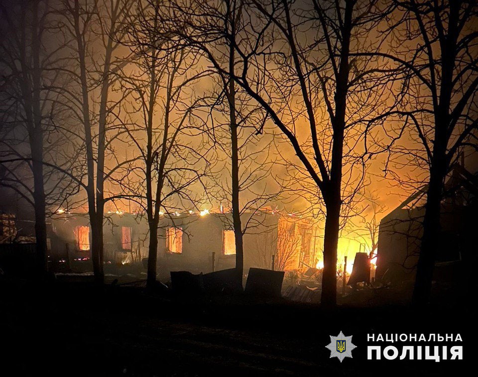 Пылает дом после прилета в Донецкой области