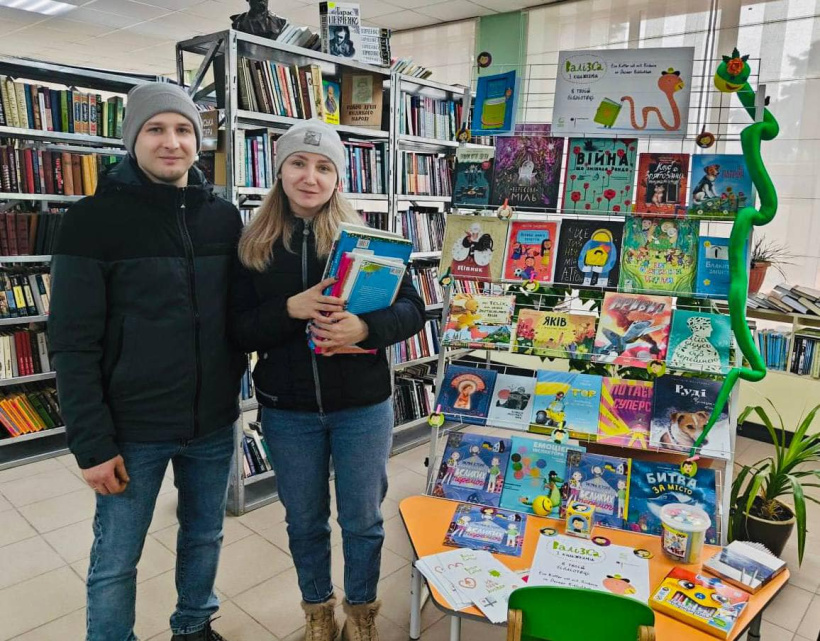 Семь библиотек Донетчины получили книги о том, как говорить с детьми о войне: где искать