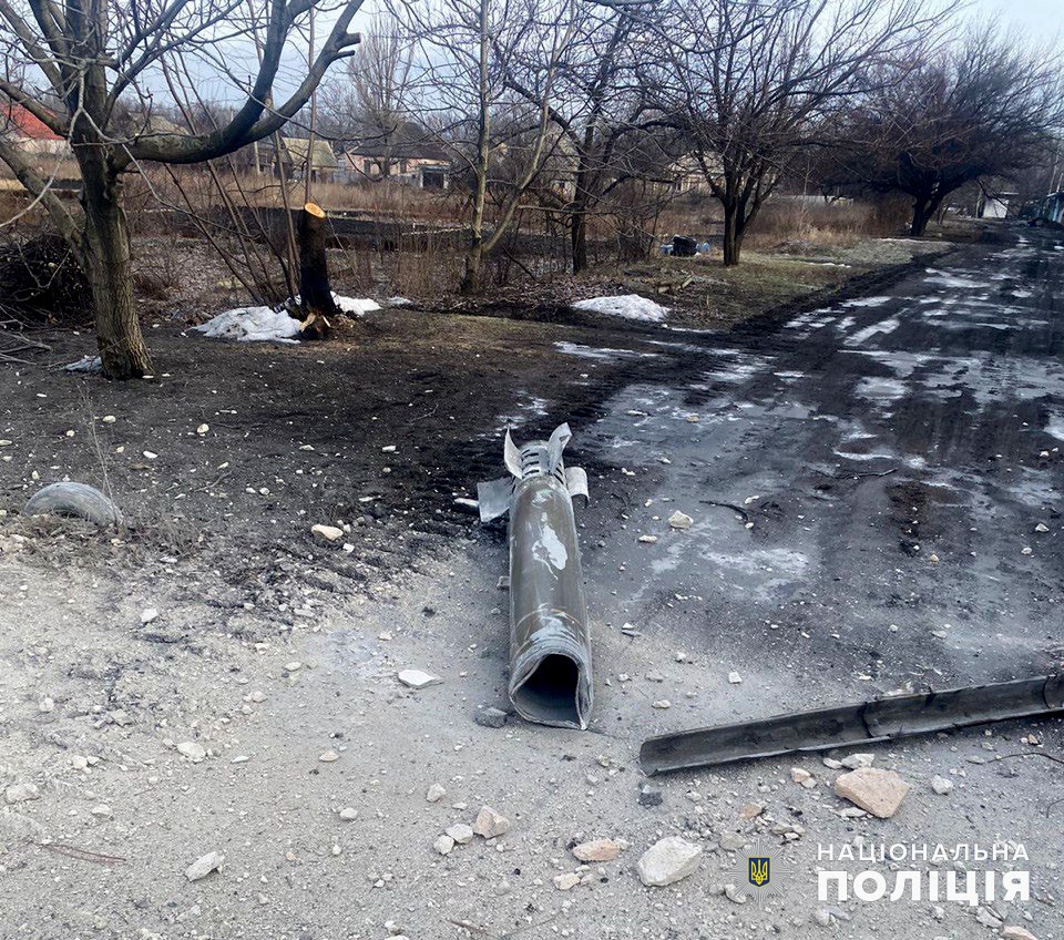 Залишки від російської ракети у Донецькій області після обстрілу 2 лютого 2024 року