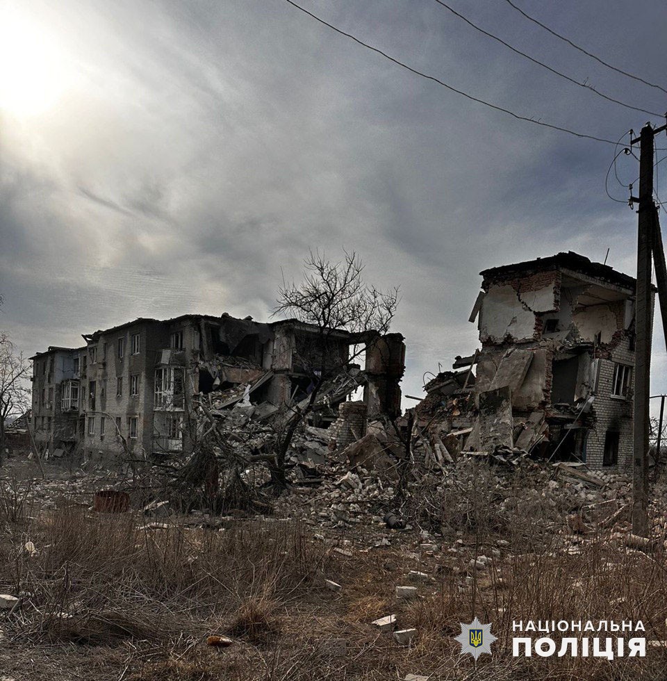 Разрушенное здание в Донецкой области