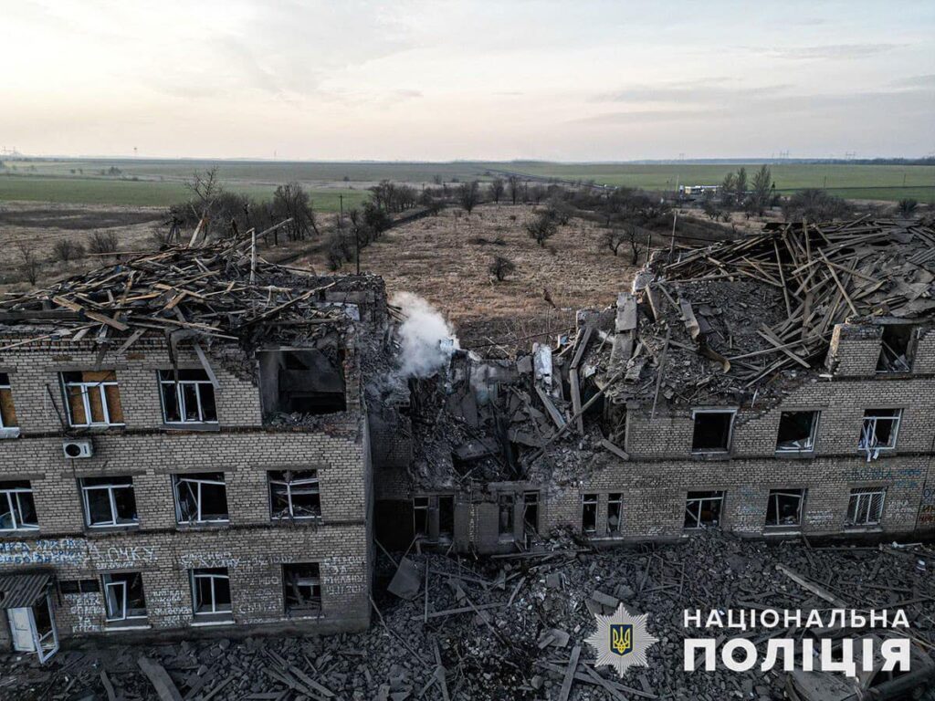 Вночі російські окупанти знову обстріляли Селидове: містянам пропонують допомогу будматеріалами (ДЕТАЛІ)