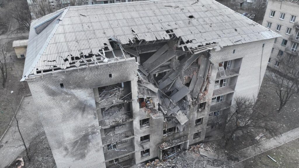 Російські загарбники вночі втретє обстріляли будинок культури в Дружківці, — очільник МВА