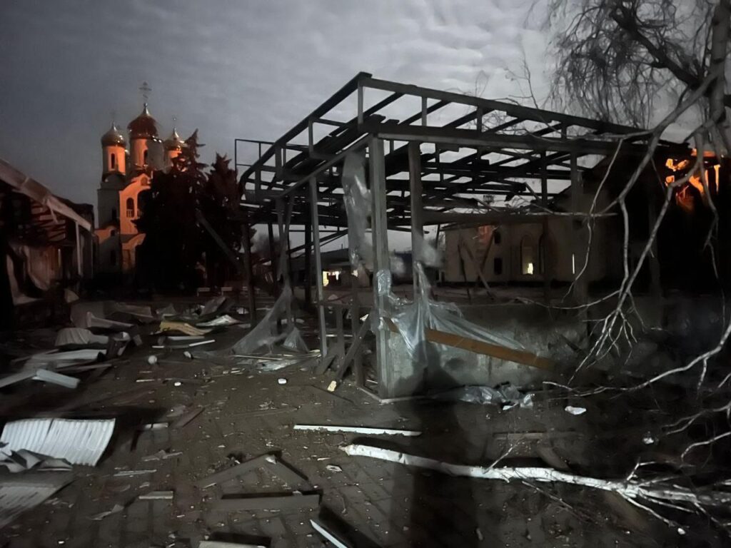 Ранена гражданская, разрушены более 60 объектов инфраструктуры: последствия российских ударов по Донетчине за день (СВОДКА, ФОТО)