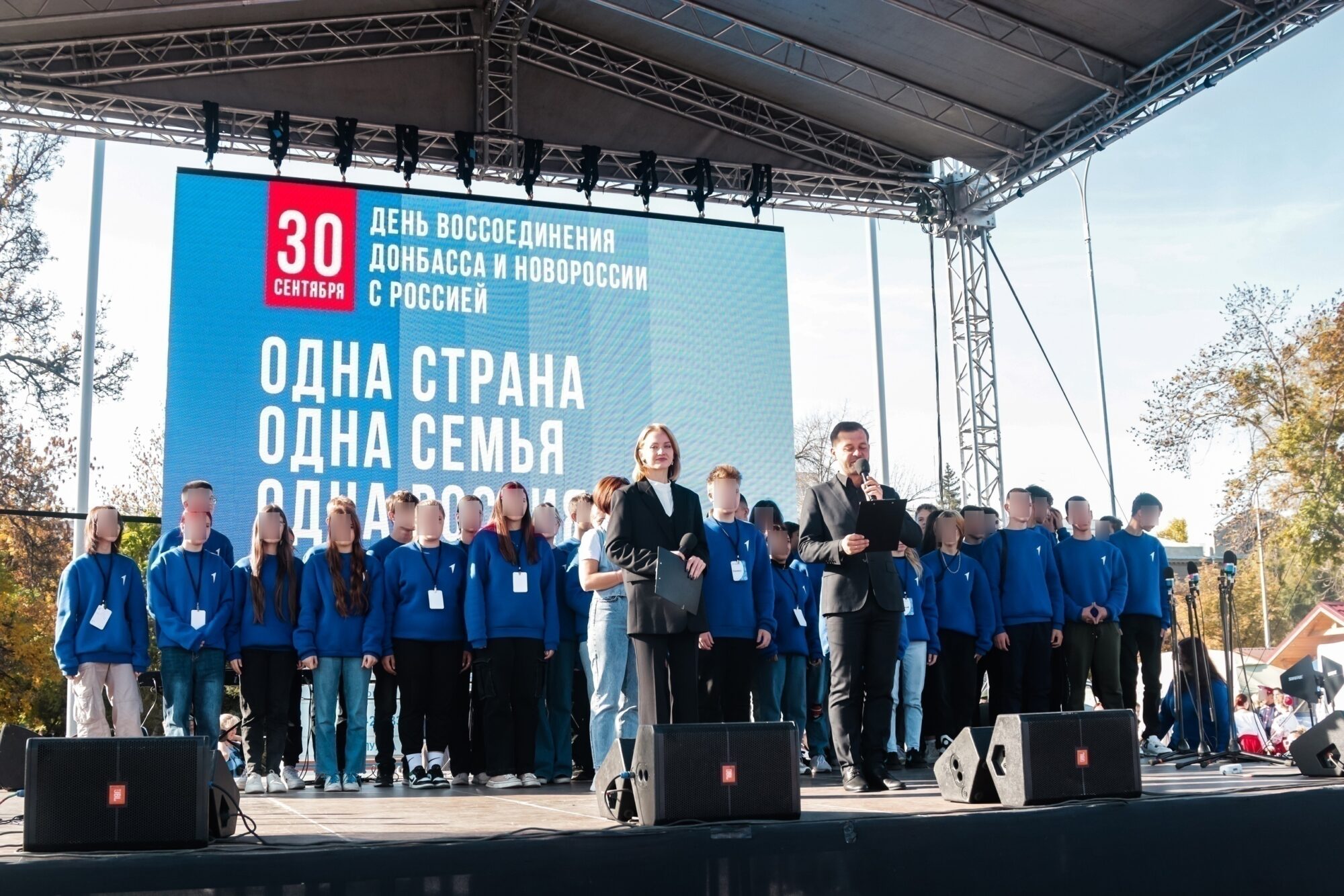 Читают лекции об “укронацизме” и возят на выставки оружия. Как россияне стирают идентичность украинских детей в оккупации (ИНТЕРВЬЮ) 3