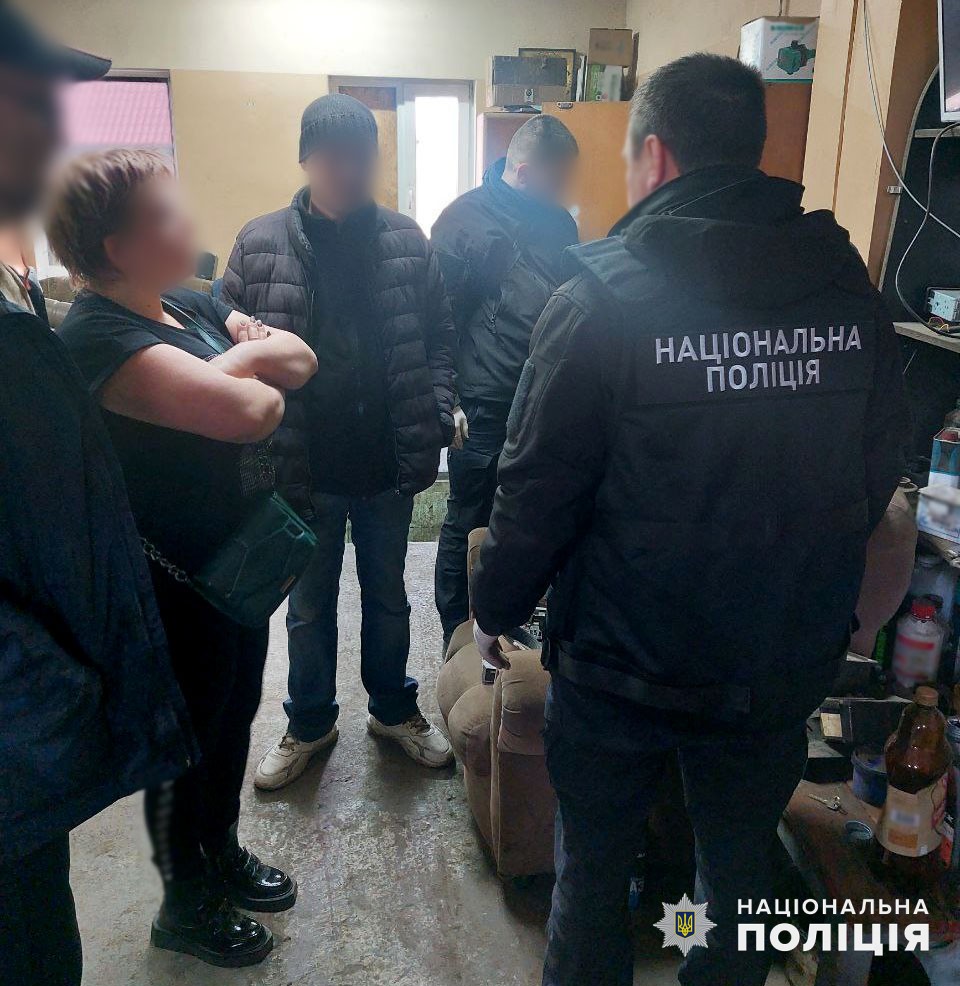 Обыскали вероятных наркоторговцев в Мирнограде и Константиновке