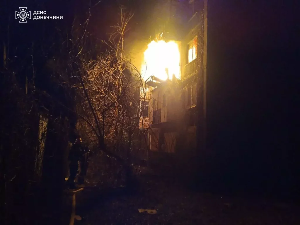 В Селидово из-за пожара в многоэтажке погибли два человека (ФОТО)
