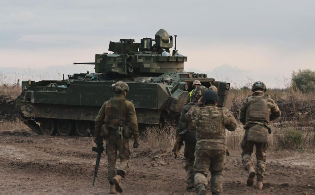 Украина планирует заменить 330 тысяч военных на передовой новомобилизованными, — Financial Times