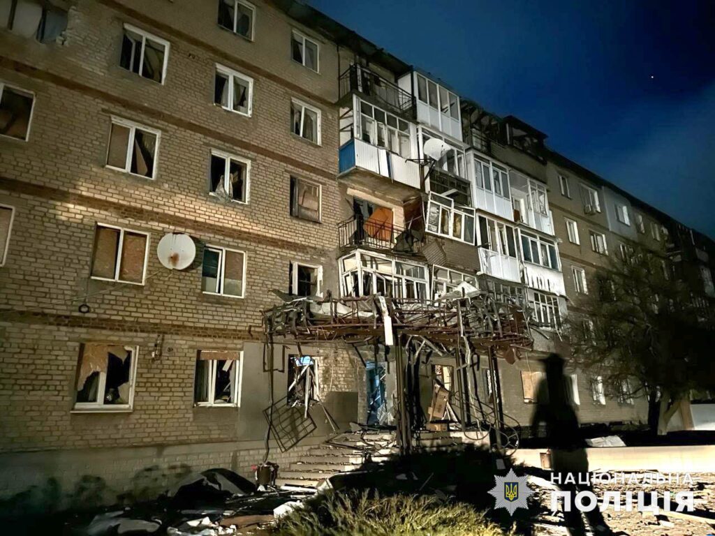 Росіяни двічі обстріляли Красногорівку 24 березня: троє місцевих поранені