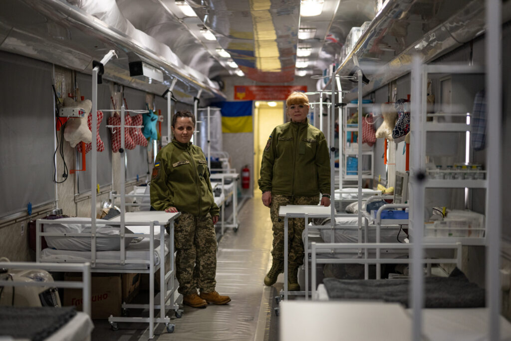 Укрзалізниця презентувала свій перший медичний евакуаційний поїзд (ФОТО)