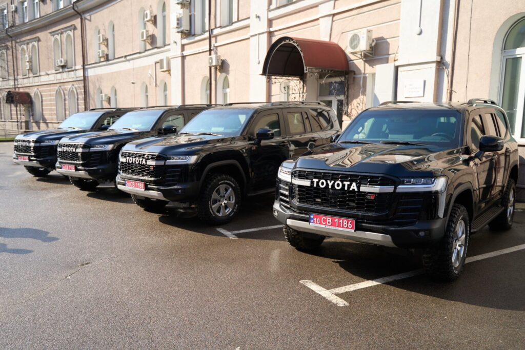 Шесть бронированных автомобилей от американских партнеров получили украинские прокуроры (ФОТО)