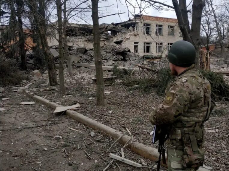 Вдоль линии фронта в Донецкой области остаются около 64 тысяч гражданских, — глава ОГА