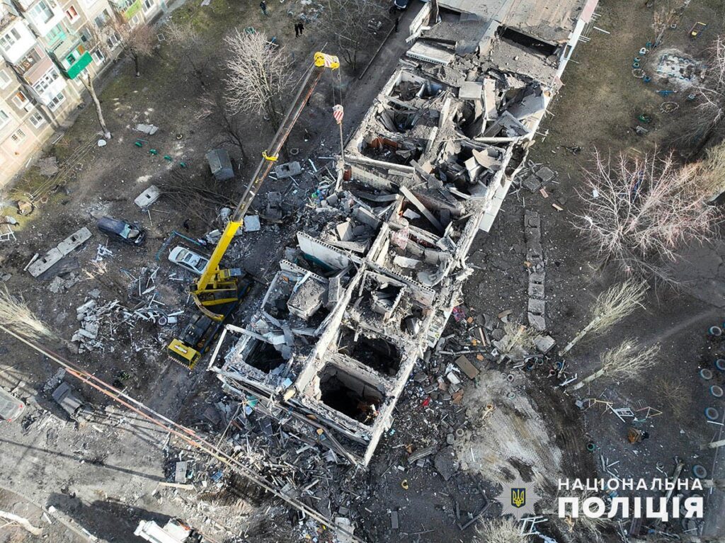 Две трети многоэтажек Мирнограда пострадали от российских атак, — местные СМИ