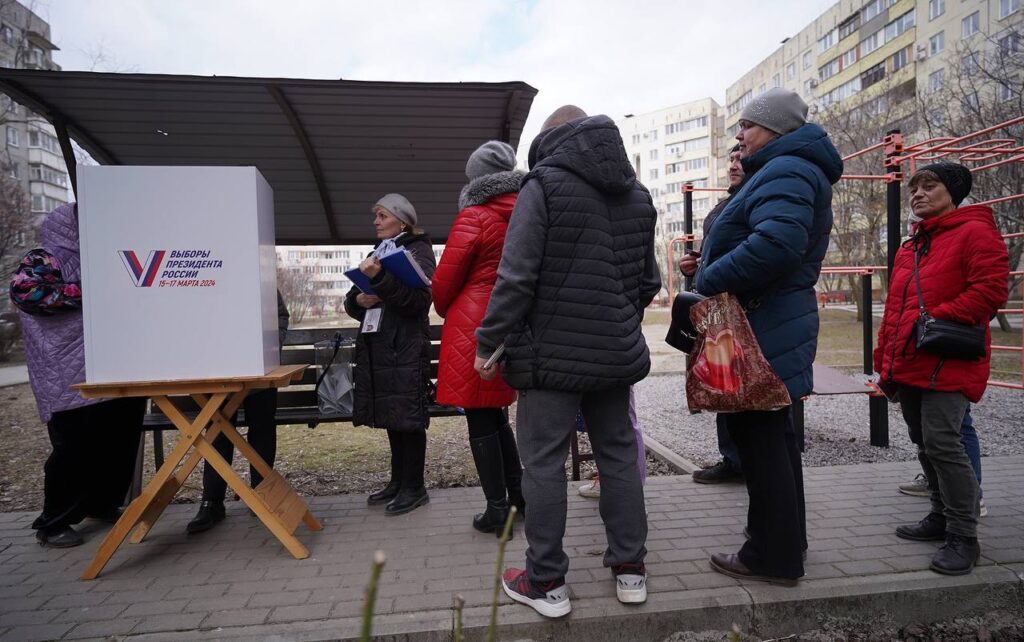 На окупованих територіях Донеччини завершили “вибори” нового президента РФ. Заявляють про “явку” у 89%