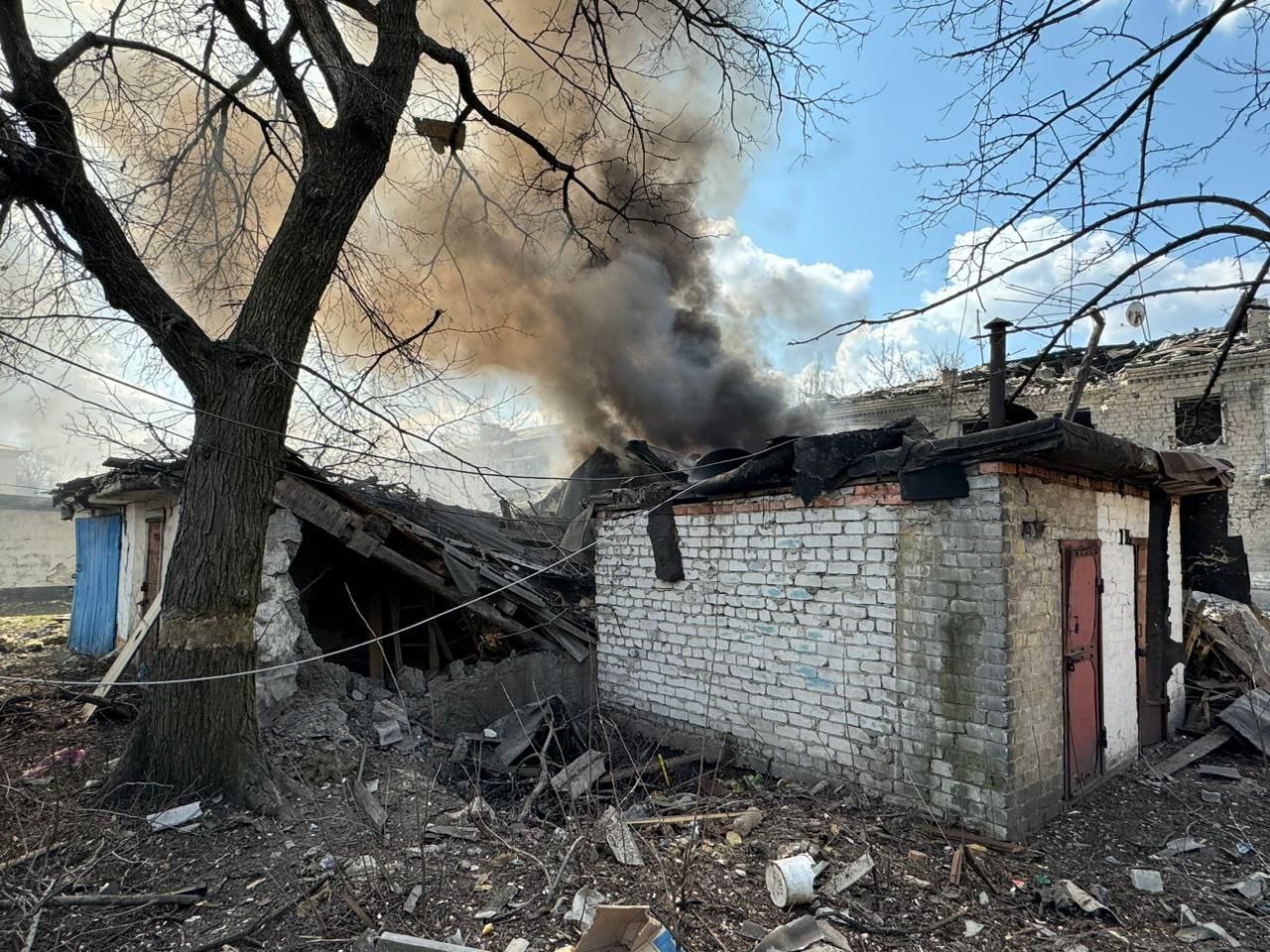 Российская армия обстреляла жилой квартал Украинская 27 марта: пострадали два человека 1