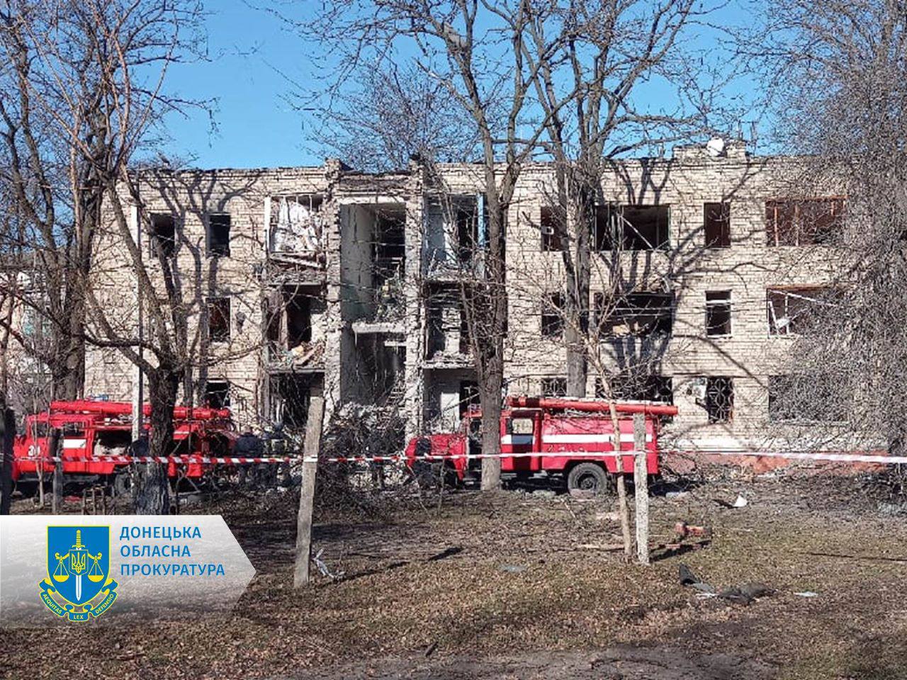 Відновити після обстрілів хочуть напівзруйновані будинки що розташовані по вул. Богдана Хмельницького, 4, Ярослава Мудрого, 44 та Ярослава Мудрого, 54.