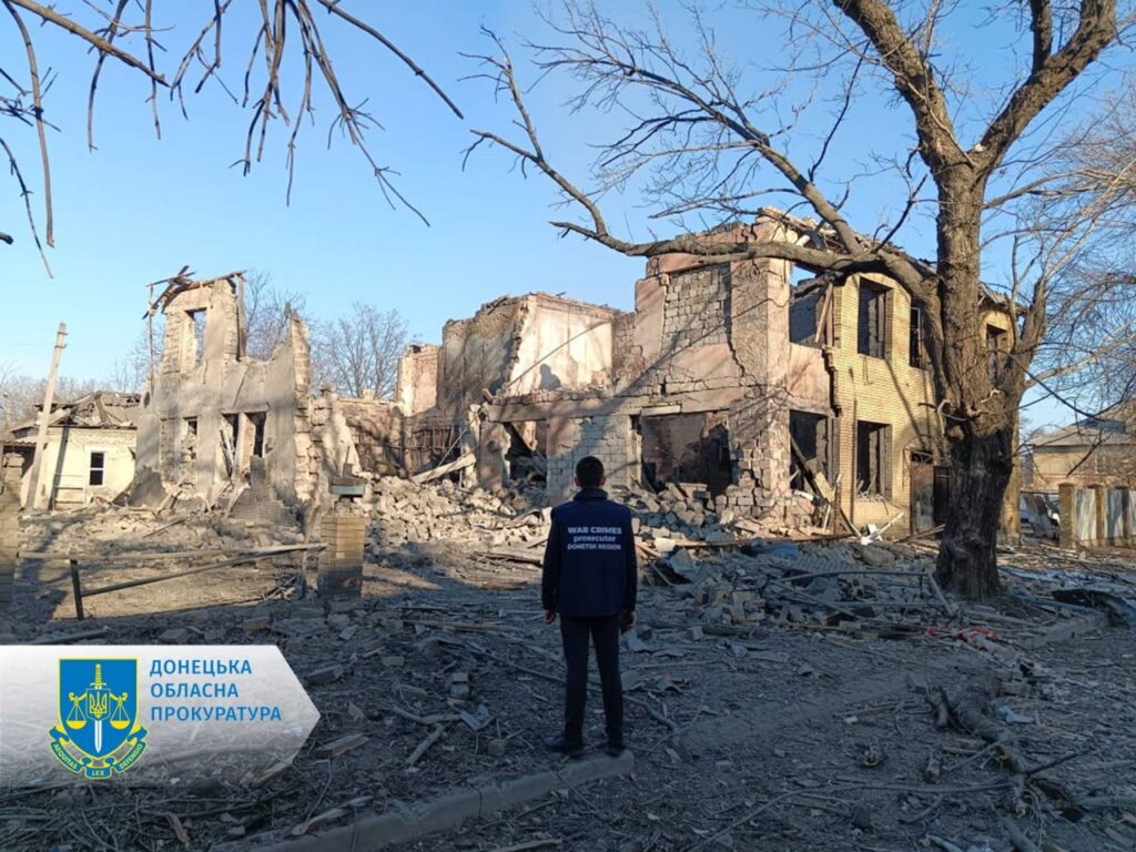Ночью захватчики обстреляли Селидово, город подвергся разрушениям, есть раненые (ФОТО)