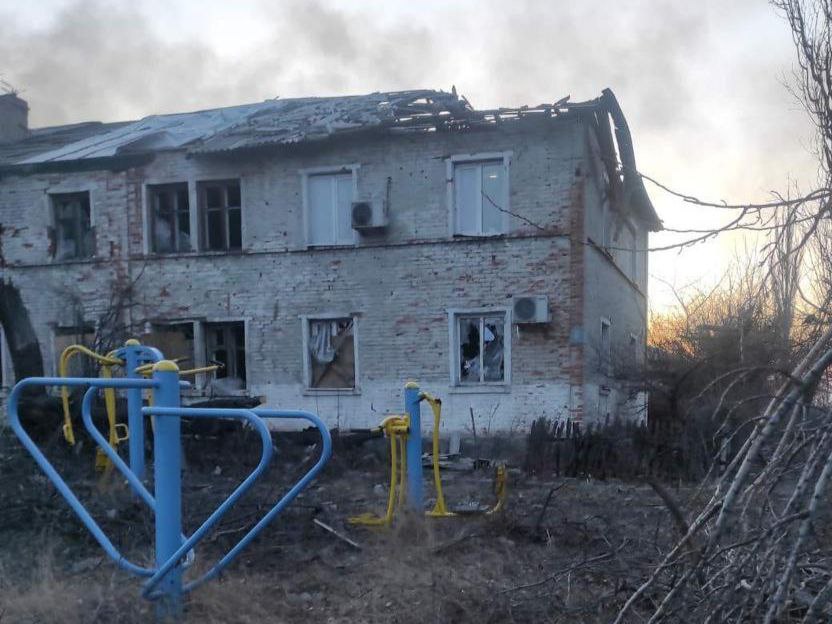 Повредили здание в Донецкой области