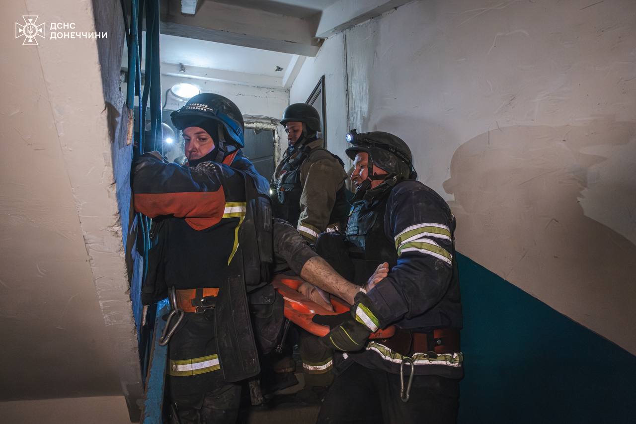 Рятувальники врятували людину в Мирнограді