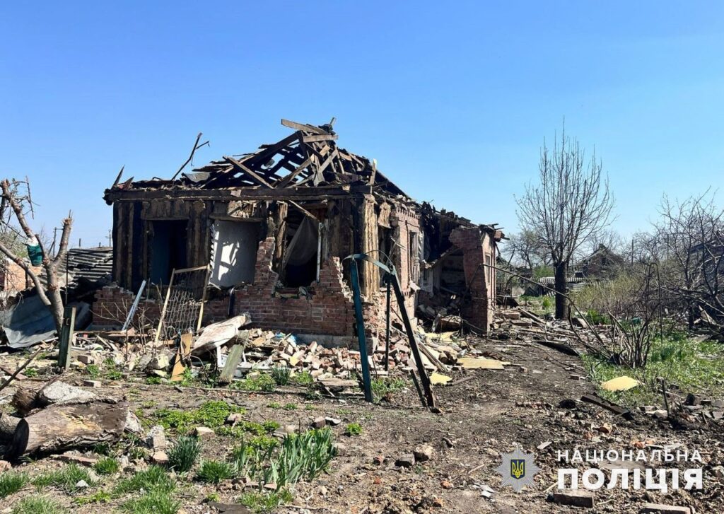 У Красногорівці та Новоселівці Першій є поранені від атак загарбників: як минуло 10 квітня на Донеччині (ЗВЕДЕННЯ, ФОТО)