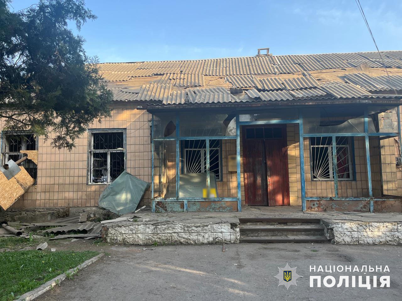 Адміністративна будівля на Донеччині, що постраждала від вогню російських загарбників 12 квітня 2024 року
