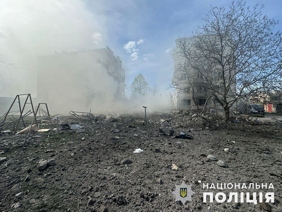 Последствия российского обстрела 13 апреля. Фото: полиция Донецкой области