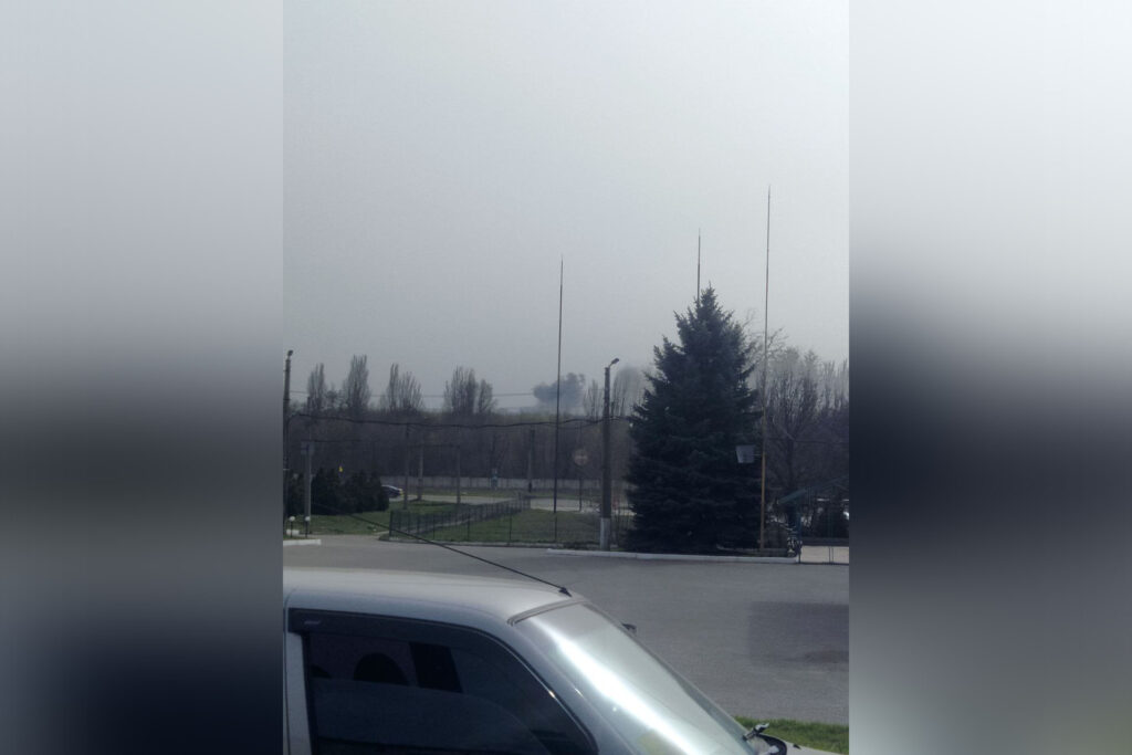 Дві авіабомби окупанти скинули на Костянтинівку, постраждалих немає: що горить за містом