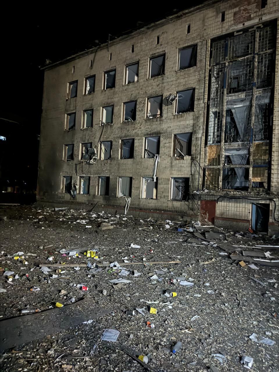 Обстріляна будівля в Селидовому, 3 квітня