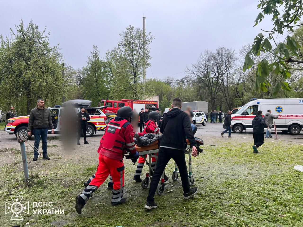 В Чернигове от российского удара погибли как минимум 10 человек