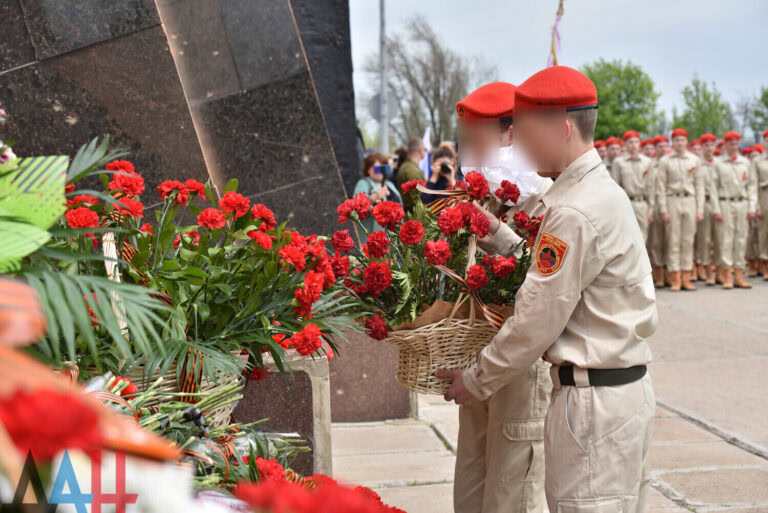 Неповнолітні “юнармійці” з Донеччини маршируватимуть на параді перемоги у Санкт-Петербурзі