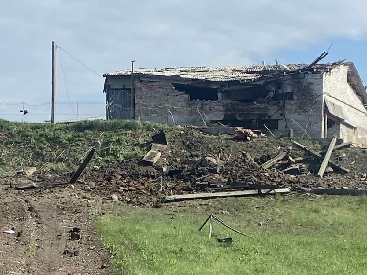 Будівля на Донеччині, що постраждала від вогню російських загарбників 3 травня 2024 року