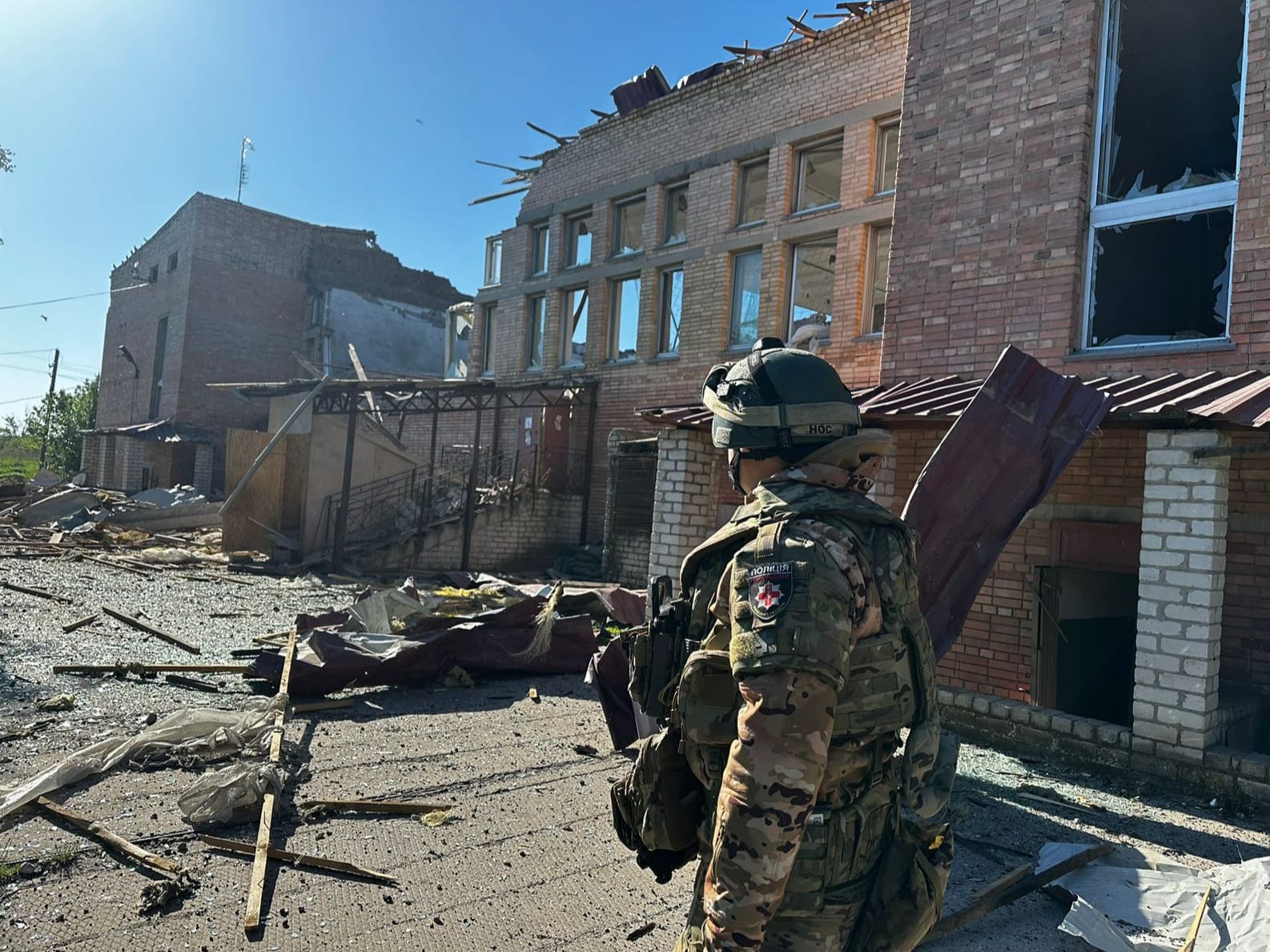 Будівля на Донеччині, що постраждала від вогню російських загарбників 3 травня 2024 року