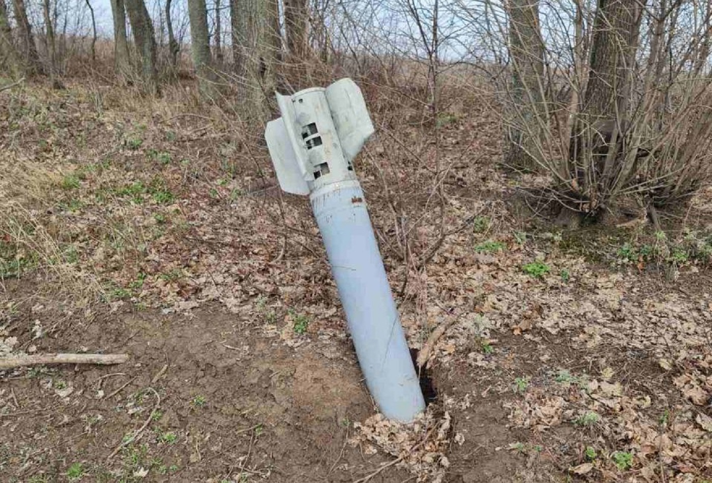 Ракета від РСЗВ, яку фермер знайшов на своєму полі у Донецькій області