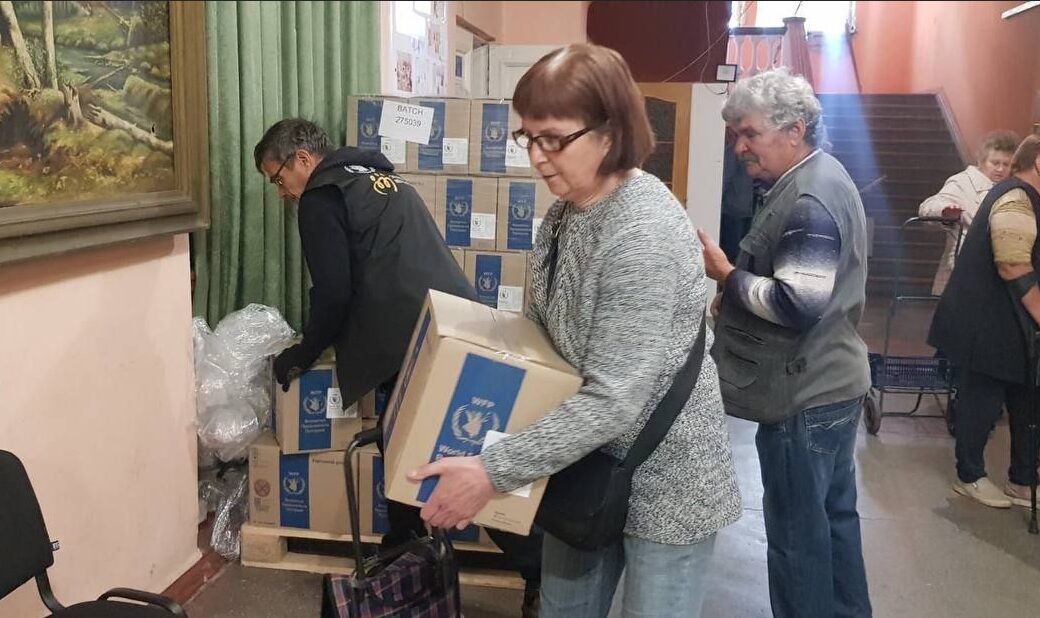 Жительница Донецкой области получила благотворительную помощь