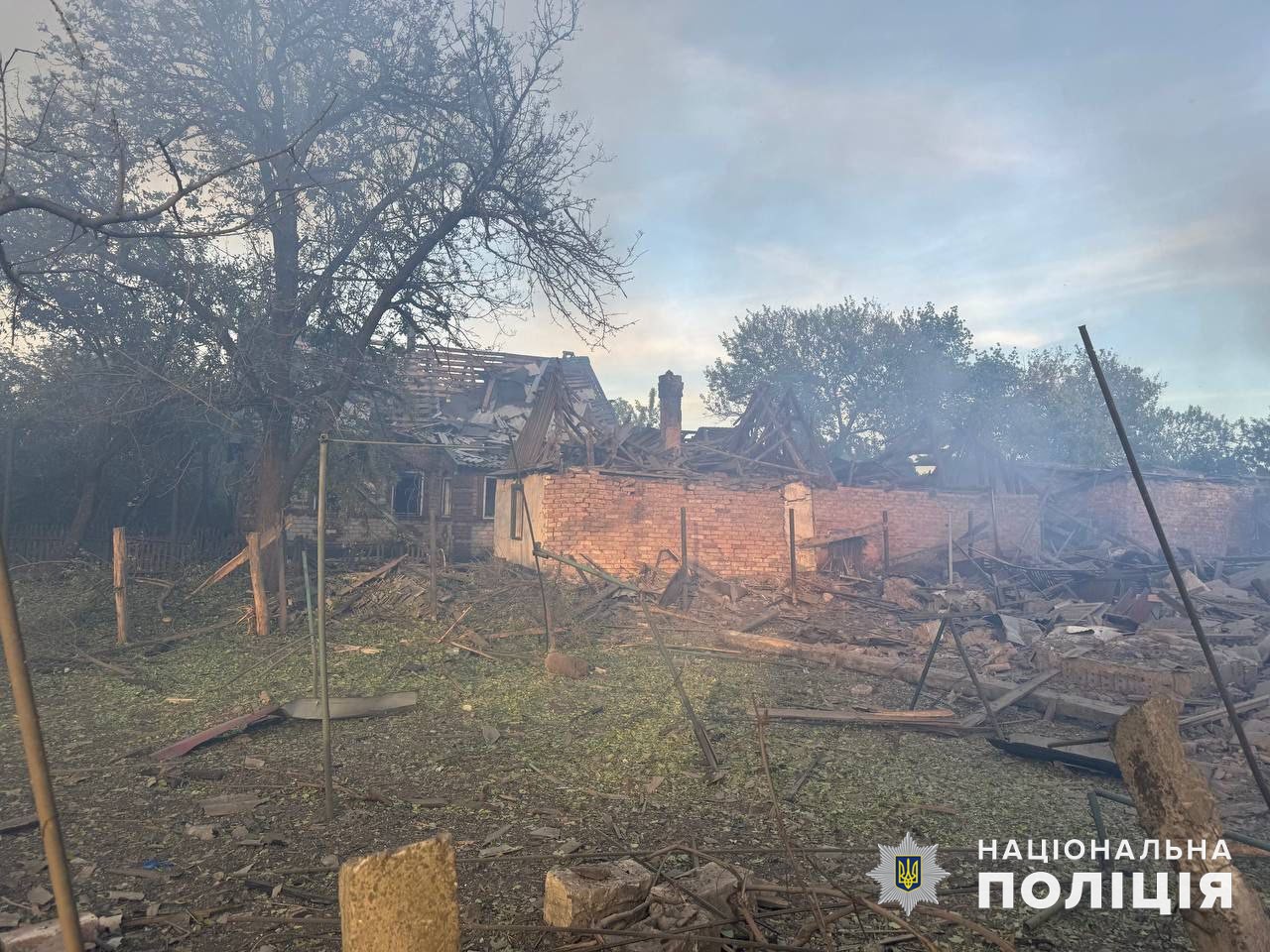 От российского обстрела дом в Донецкой области остался без крыши от российского обстрела