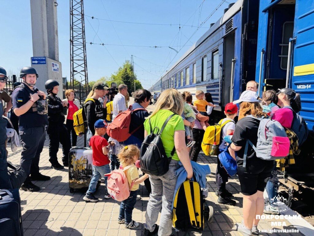 Эвакуационный поезд из Покровска снова будет направляться на Волынь: как записаться (ДЕТАЛИ)
