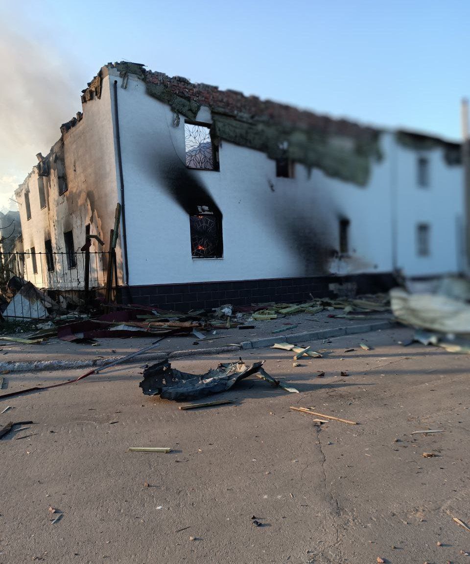 повреждено здание полиции в Торецке