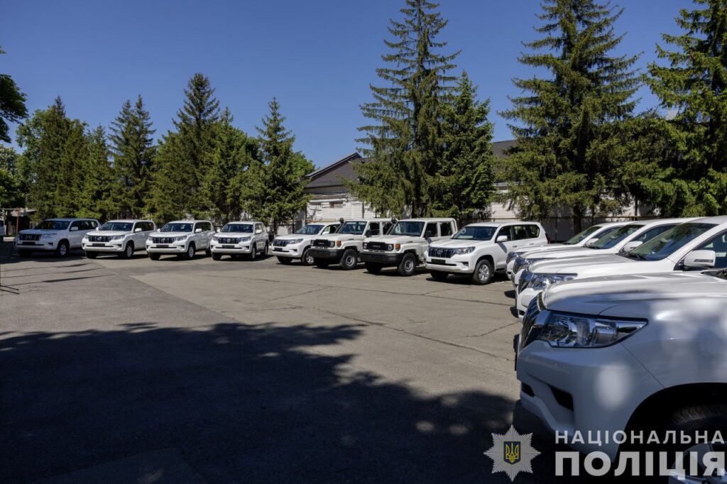 Немецкие партнеры передали полиции 20 внедорожников для работы на прифронтовых территориях (ФОТО)