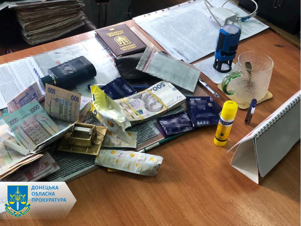Гроші, які виявили у підозрюваного голови ВЛК у Добропіллі