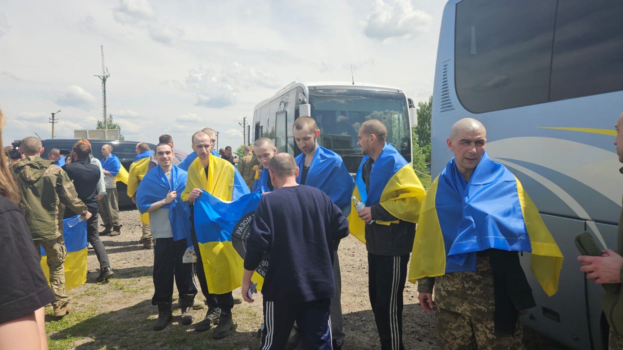 Україна повернула 75 оборонців та цивільних з російського полону (ФОТО, ДЕТАЛІ) 2