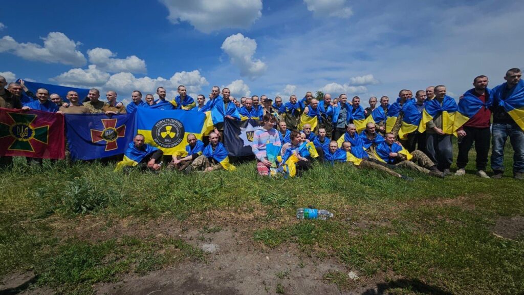 Україна повернула 75 оборонців та цивільних з російського полону (ФОТО, ДЕТАЛІ)