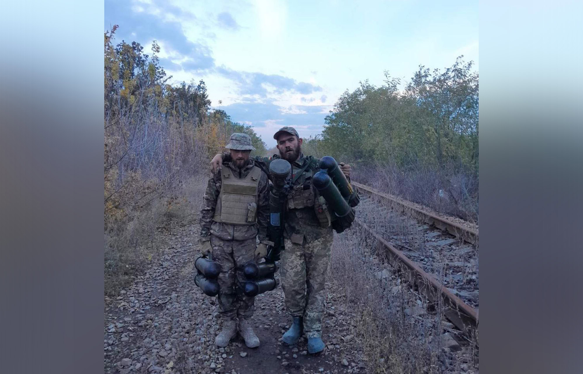 Олександр Балан (ліворуч) з побратимом на службі у лавах ЗСУ