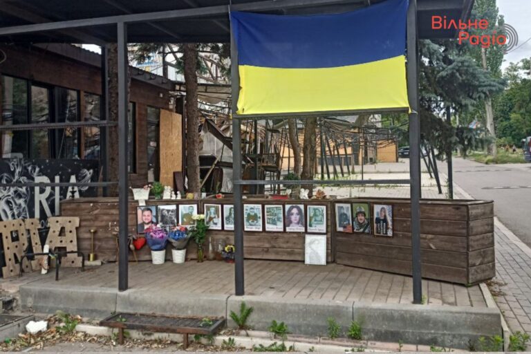 Год назад россияне убили более десятка человек в краматорской пиццерии, в шесть раз больше ранили: что известно об обстреле “RIA PIZZA” через год