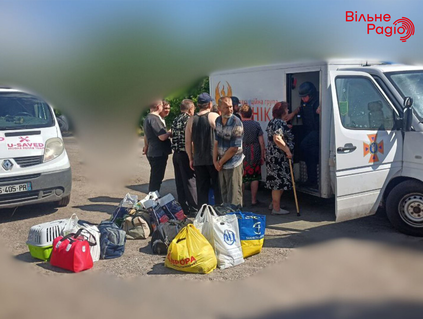 Жителі Торецька, яких евакуював екіпаж ДСНС Донеччини