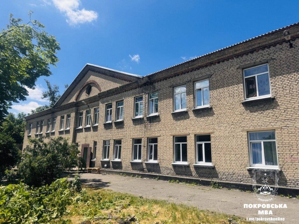 В Покровске для переселенцев ремонтируют общежитие за счет благотворителей и громады (как оно выглядит)