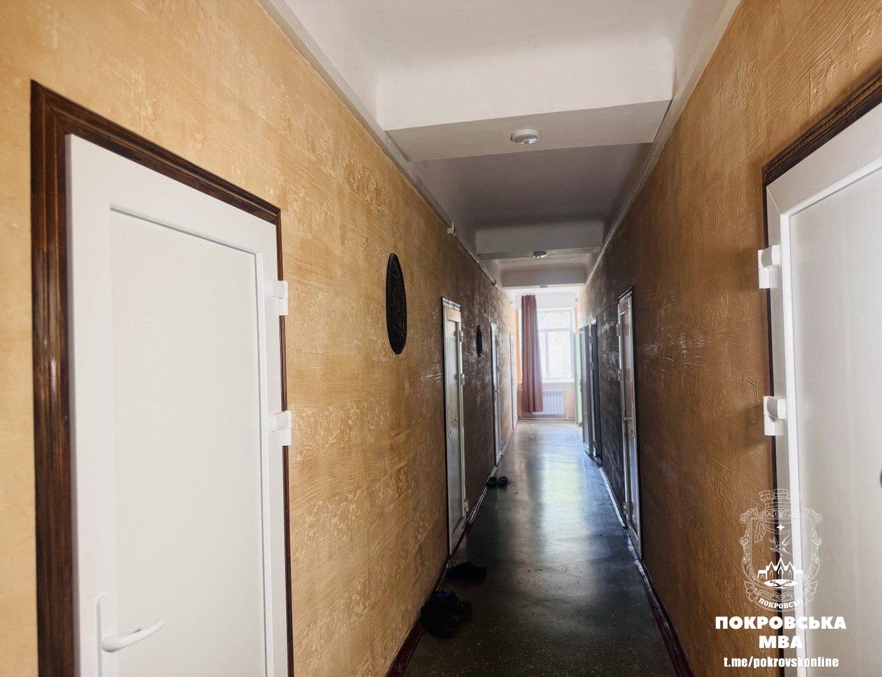 В Покровске для переселенцев ремонтируют общежитие за счет благотворителей и громады (как оно выглядит) 2