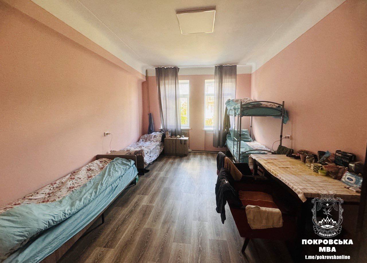 В Покровске для переселенцев ремонтируют общежитие за счет благотворителей и громады (как оно выглядит) 6